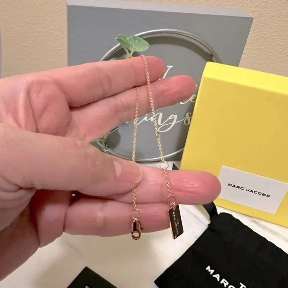 5 pcs. Marc Jacobs Medallion Gold and Blue Bracelet - Picture 10 of 11